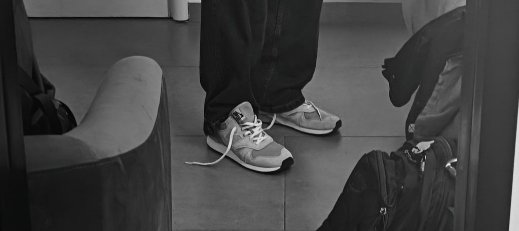 new balance 475 on feet unlaced in black and white 