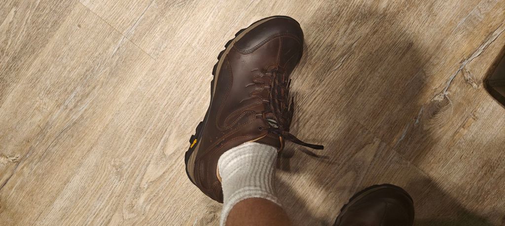 on-foot shot of the Meindl Caracas in brown leather GORE-TEX